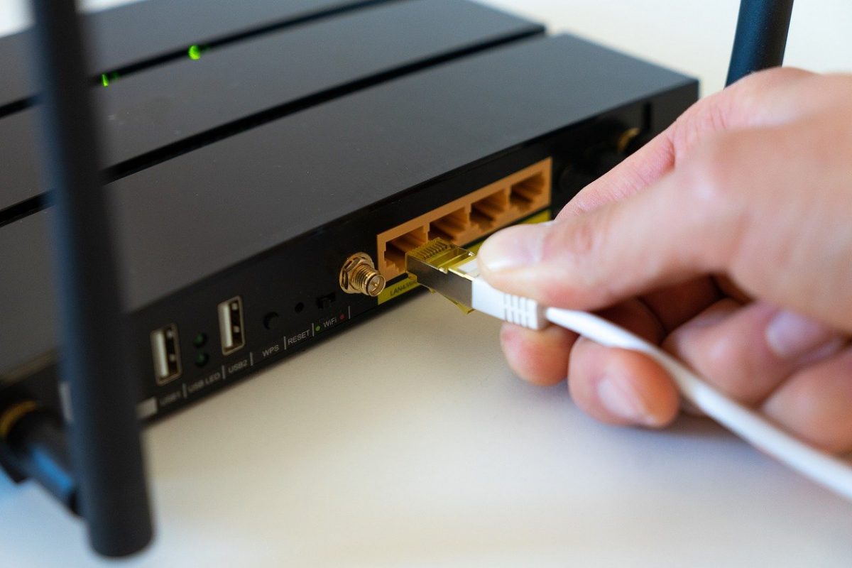 Uniunea Europeană începe să privească cu mai multă seriozitate infrastructura digitală, în special rețeaua de internet, considerând-o acum la fel de esențială pentru societate precum drumurile sau rețelele de energie
