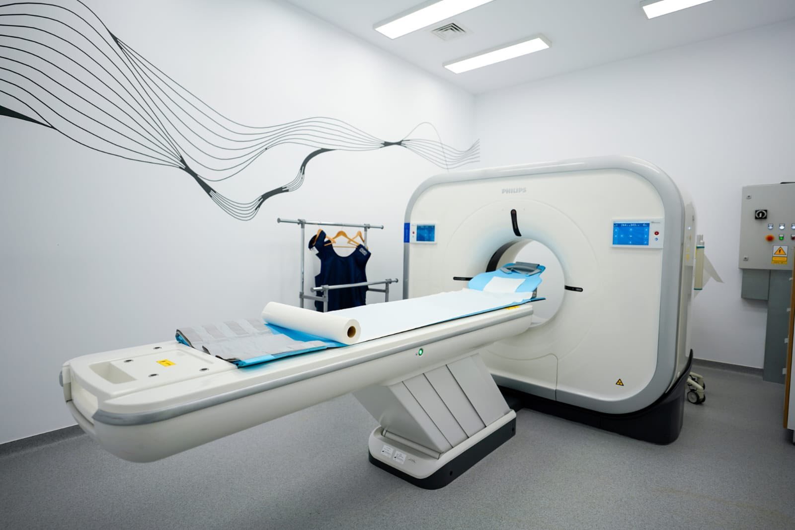 Casa Națională de Asigurări de Sănătate reacționează dur la scandalul dezvăluit recent despre medicii radiologi angajați în sistemul public care, pe ascuns, oferă servicii către clinici private