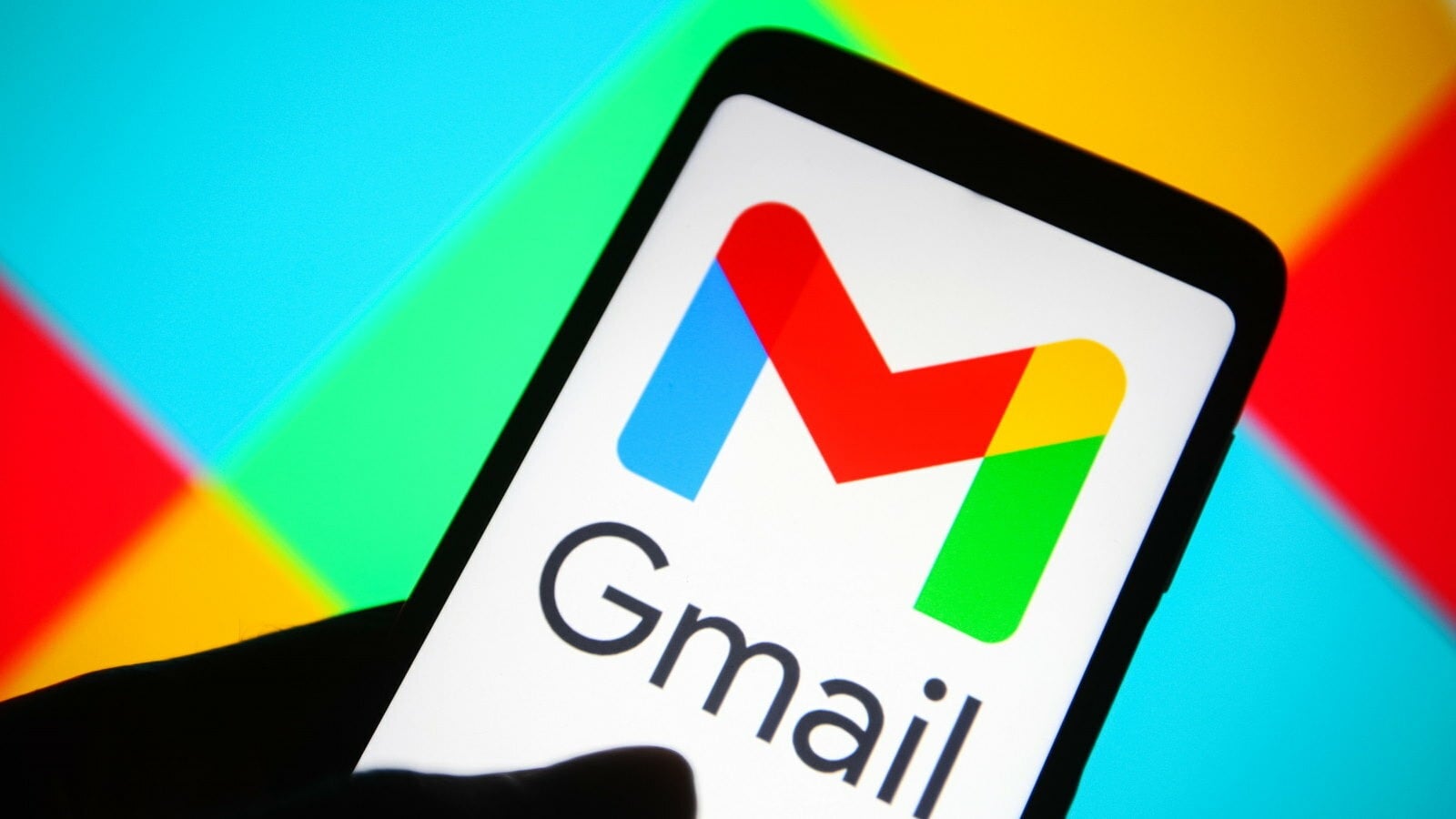 Google a adus recent o schimbare radicală în modul în care utilizatorii își gestionează conturile Gmail, oferindu-le posibilitatea de a-și modifica pentru prima dată adresa principală de email asociată contului