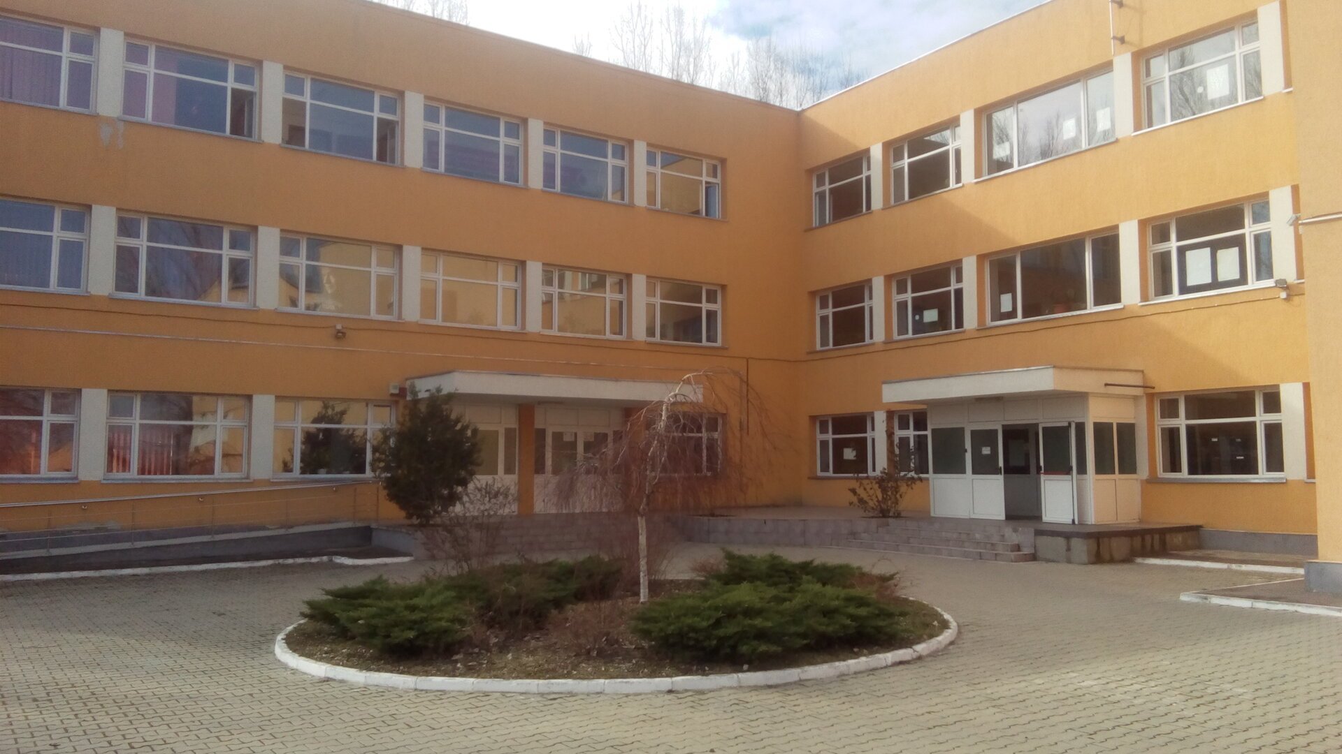 Primăria Sectorului 3 revine cu propunerea pentru majorarea bugetului destinată renovării Liceului Tehnologic „Dragomir Hurmuzescu”, într-un context în care suma alocată pentru acest proiect a fost deja modificată de mai multe ori în ultimele luni