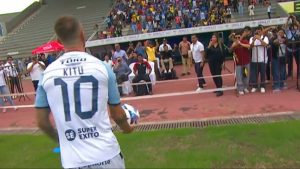 „Decarul” a eșuat la prezentare, nu a reușit să paseze mingea din 3 încercări