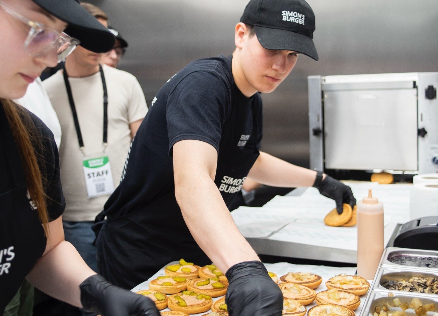 Simon’s Burger, lanțul de restaurante fast-food de origine ungară, pășește pe piața din România, deschizând primul locaș la Cluj-Napoca
