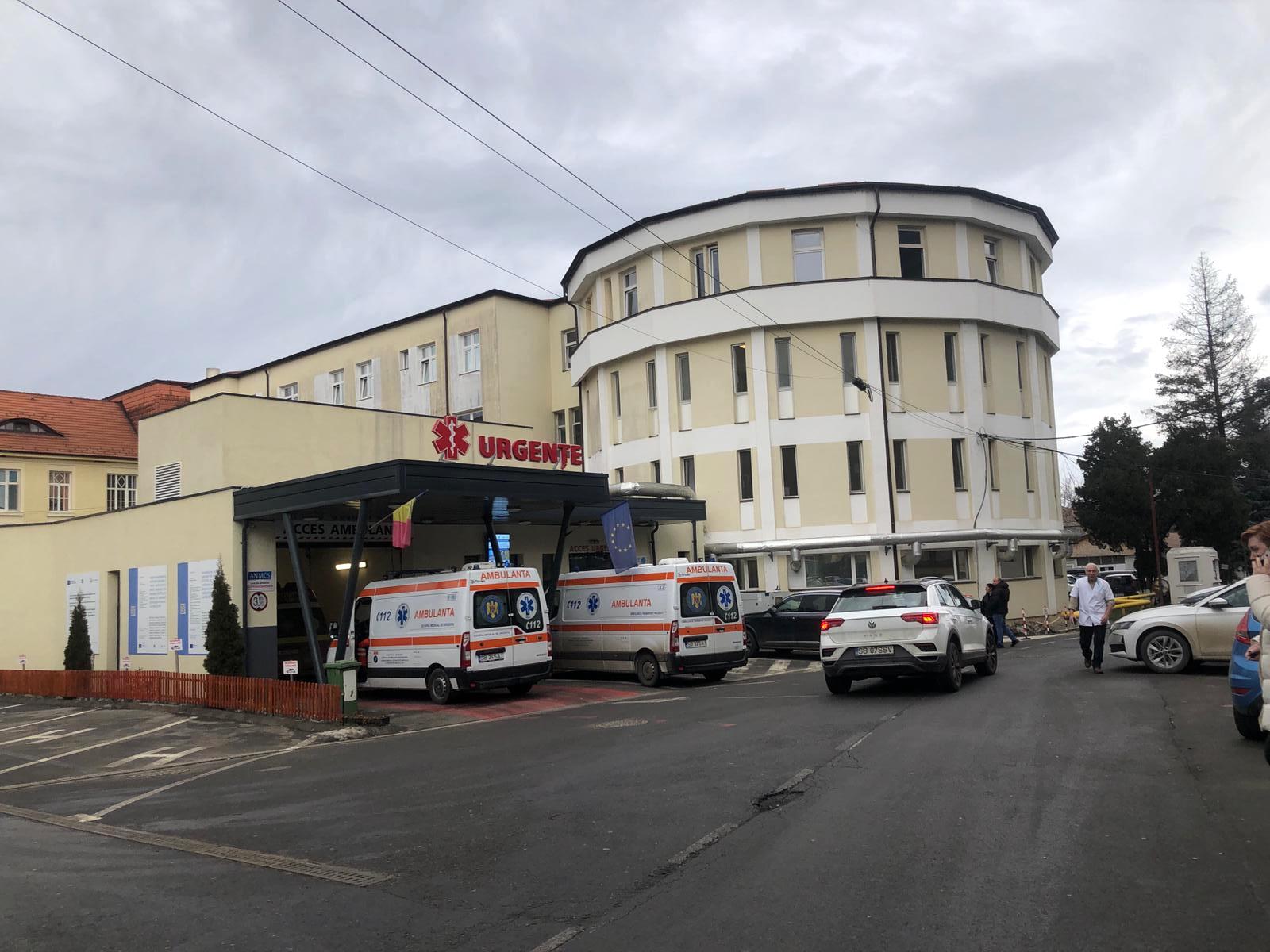 Pacienți și aparținători, la capătul răbdării, în secția de ortopedie a Spitalului Județean Zilele petrecute în așteptare, durerile și disconfortul devin tot mai greu de suportat pentru cei care ajung în secția de ortopedie a Spitalului Județean