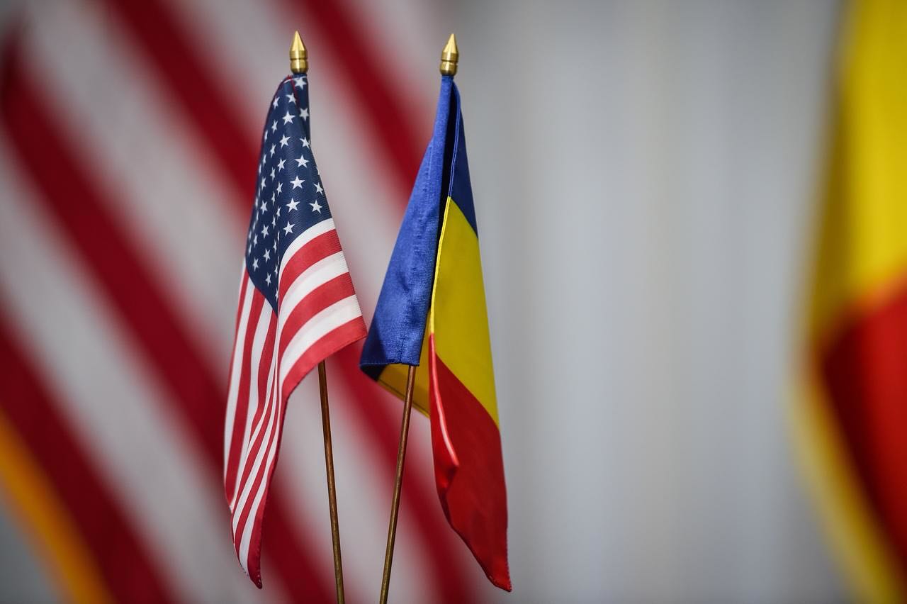 România și Statele Unite intensifică cooperarea în domeniul securității regionale Marți, Bucureștiul a fost scena unui dialog important între reprezentanții Guvernului român și oficiali de rang înalt din Congresul Statelor Unite, evidențiind angajamentul comun pentru consolidarea securității regionale și întărirea parteneriatului strategic dintre cele două state