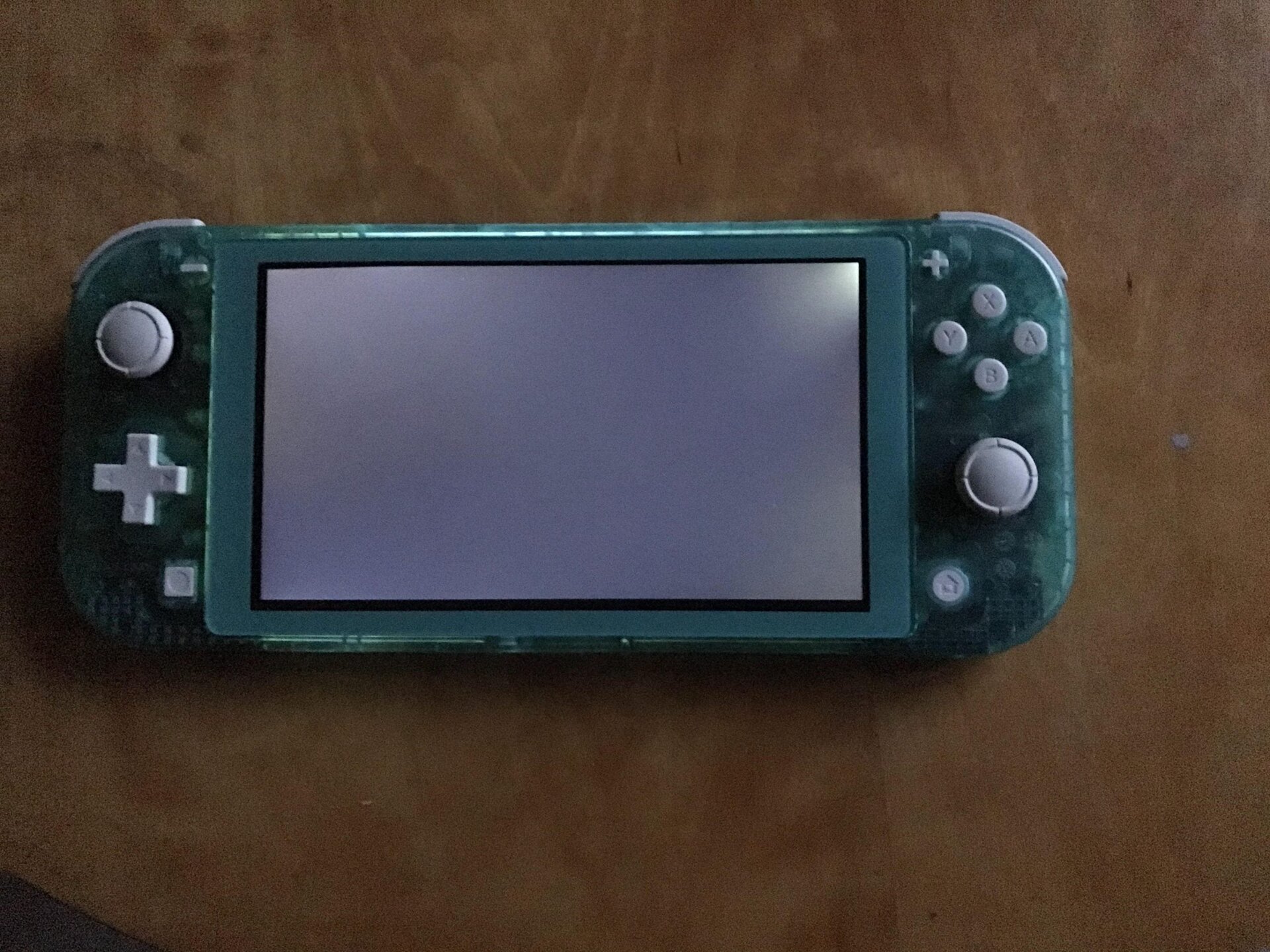 Ecranul negru sau mesajul „No signal” afișat atunci când conectezi o consolă Nintendo Switch în dock poate părea, la prima vedere, o problemă tehnică gravă