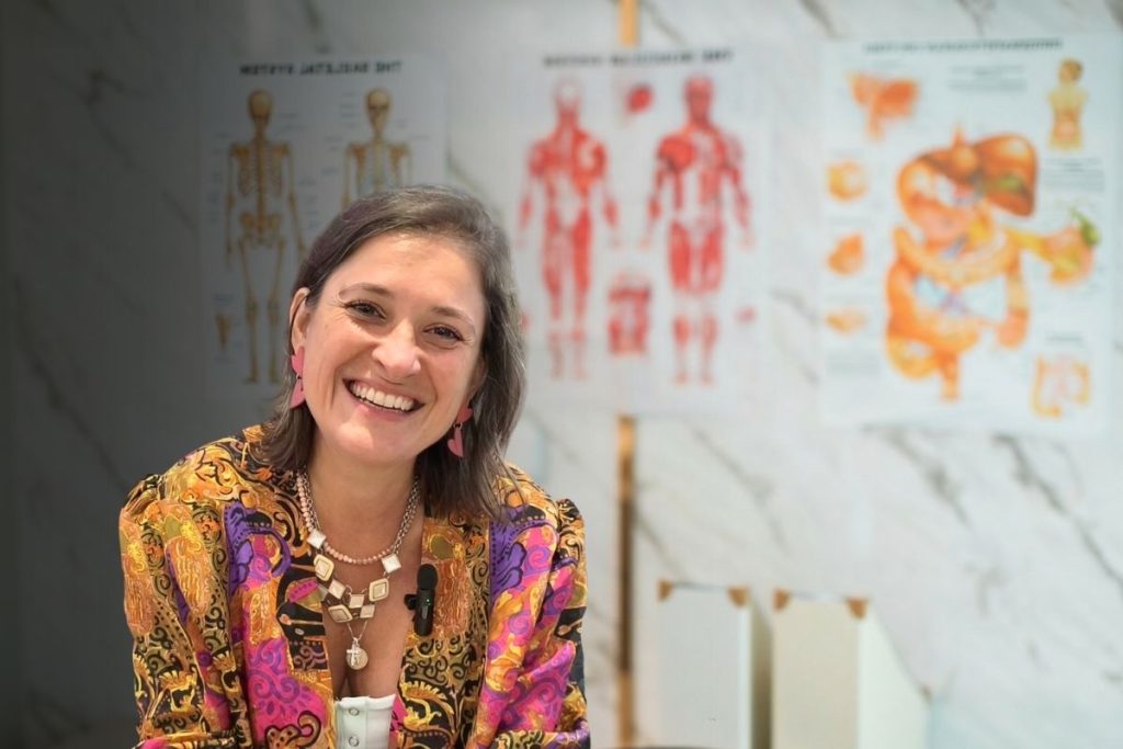 Tania Ion: România, Canada și Barcelona – trei țări, trei stiluri de viață și lecții despre sănătate și echilibru De la București la Toronto și apoi la Barcelona, Tania Ion a traversat trei lumi cu culturi, mentalități și stiluri de viață diferite, dar cu o constantă – pasiunile ei pentru sănătate, echilibru și dezvoltare personală