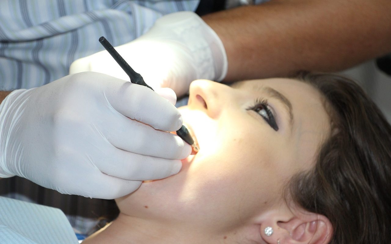 teeth-cleaning-1514692_1280.jpg
