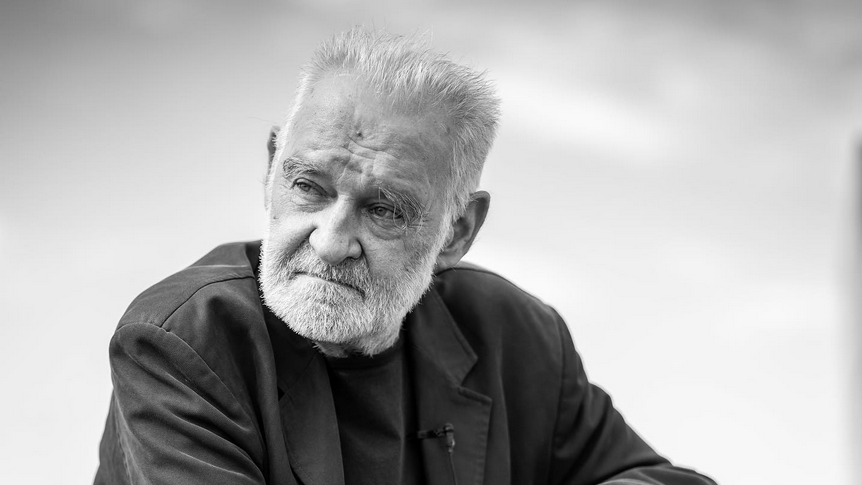 Dispariția unui geniu al cinematografiei: Bela Tarr a murit la 70 de ani Renumitul regizor maghiar Bela Tarr, cunoscut pentru operele sale întunecate și distinctive, a încetat din viață la vârsta de 70 de ani, după o lungă și serioasă boală