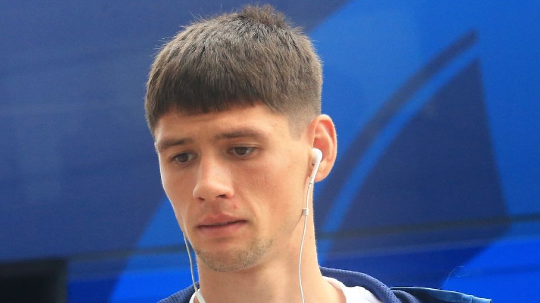 Transfer surpriză: Vladislav Blănuță părăsește România Într-o mișcare care a surprins atât fanii, cât și analiștii, tânărul fotbalist Vladislav Blănuță a părăsit România în toamna acestui an pentru a îmbrăca tricoul unei echipe din străinătate
