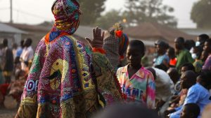 Vrăjitor reținut de poliție pentru a evita linșarea de către mulțime!