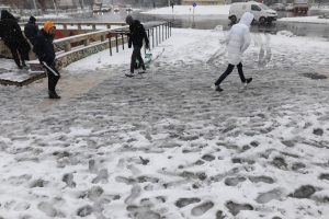 Ninge din nou în București sâmbătă noapte și va fi foarte rece duminică