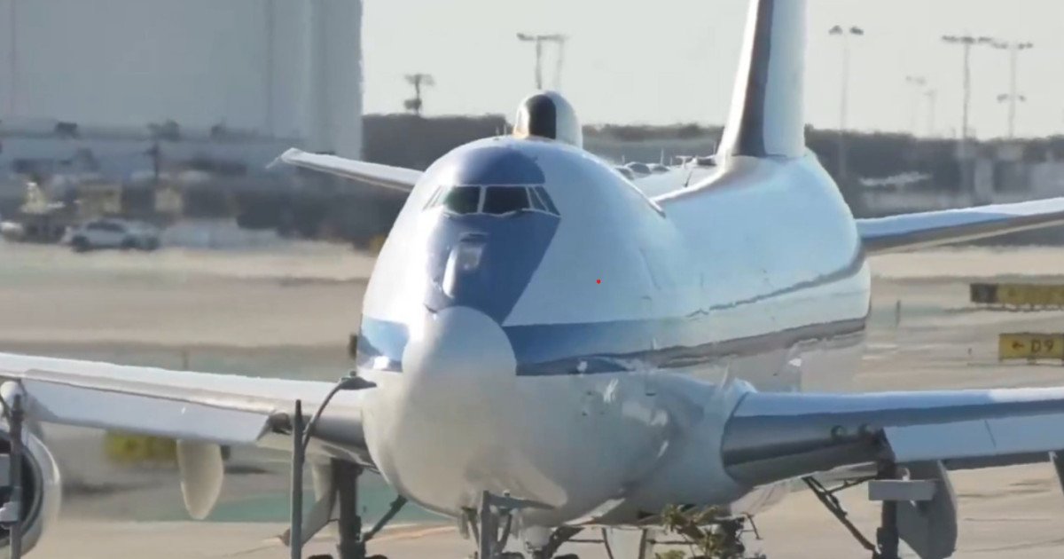 Aterizarea istorică a „avionului apocalipsei” pe un aeroport civil E-4B Nightwatch, cunoscut mai ales sub numele de „avionul apocalipsei”, a aterizat pentru prima dată în istoria sa de 51 de ani pe un aeroport civil aglomerat, fascinând observatorii internaționali