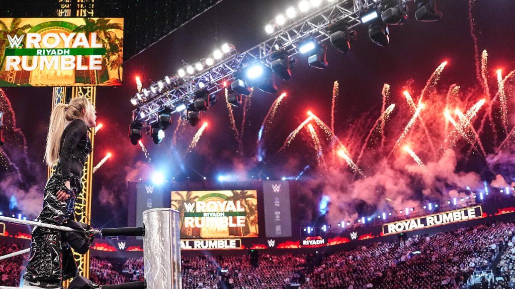 La Royal Rumble 2026, desfășurat în Arabia Saudită, Roman Reigns și Liv Morgan au ieșit învingători în meciurile royale, asigurându-și astfel dreptul de a concura la WrestleMania pentru titlurile de campioni