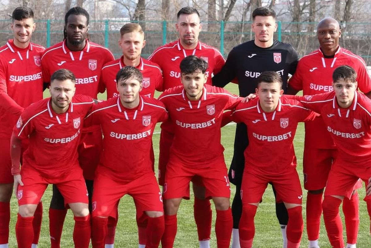 Mihai Leca se alătură CS Dinamo după o absență de șapte luni Mihai Leca, fundaș central în vârstă de 33 de ani, și-a găsit în sfârșit un nou angajament după o perioadă de șapte luni de la despărțirea de Chindia Târgoviște