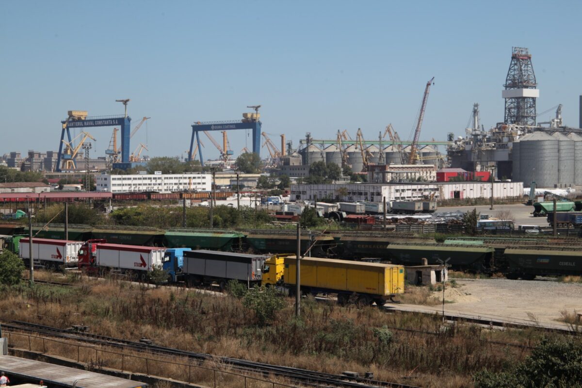 1771349336_portul-constanta-remorchere-cargo-nave-vapoare-cereale-cale-ferate-port-dane-transport-containere-ma.jpeg