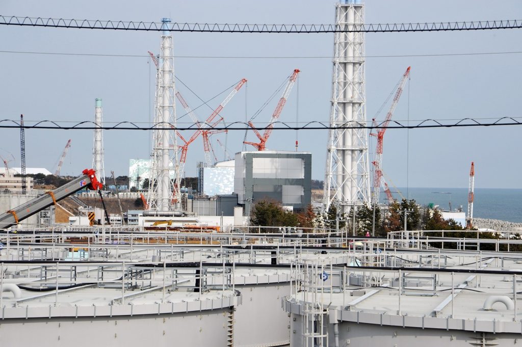 2560px-Fukushima_Daiichi_0211005.jpg
