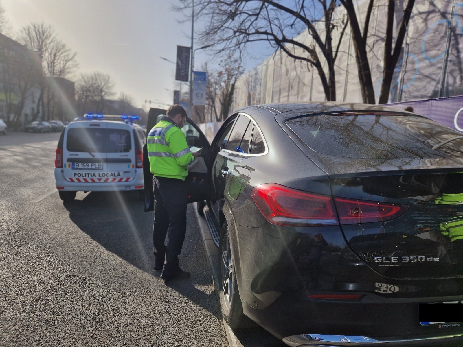Reforma administrației: măsuri pentru recuperarea amenzilor rutiere și eficientizarea permisului de conducere Ministrul Dezvoltării, Cseke Attila, a anunțat marți seară un set de măsuri menite să îmbunătățească funcționarea administrației publice, printre care se numără și acțiuni concrete menite să recupereze amenzile rutiere neachitate și să reducă birocrația în procesul de suspendare a permisului de conducere