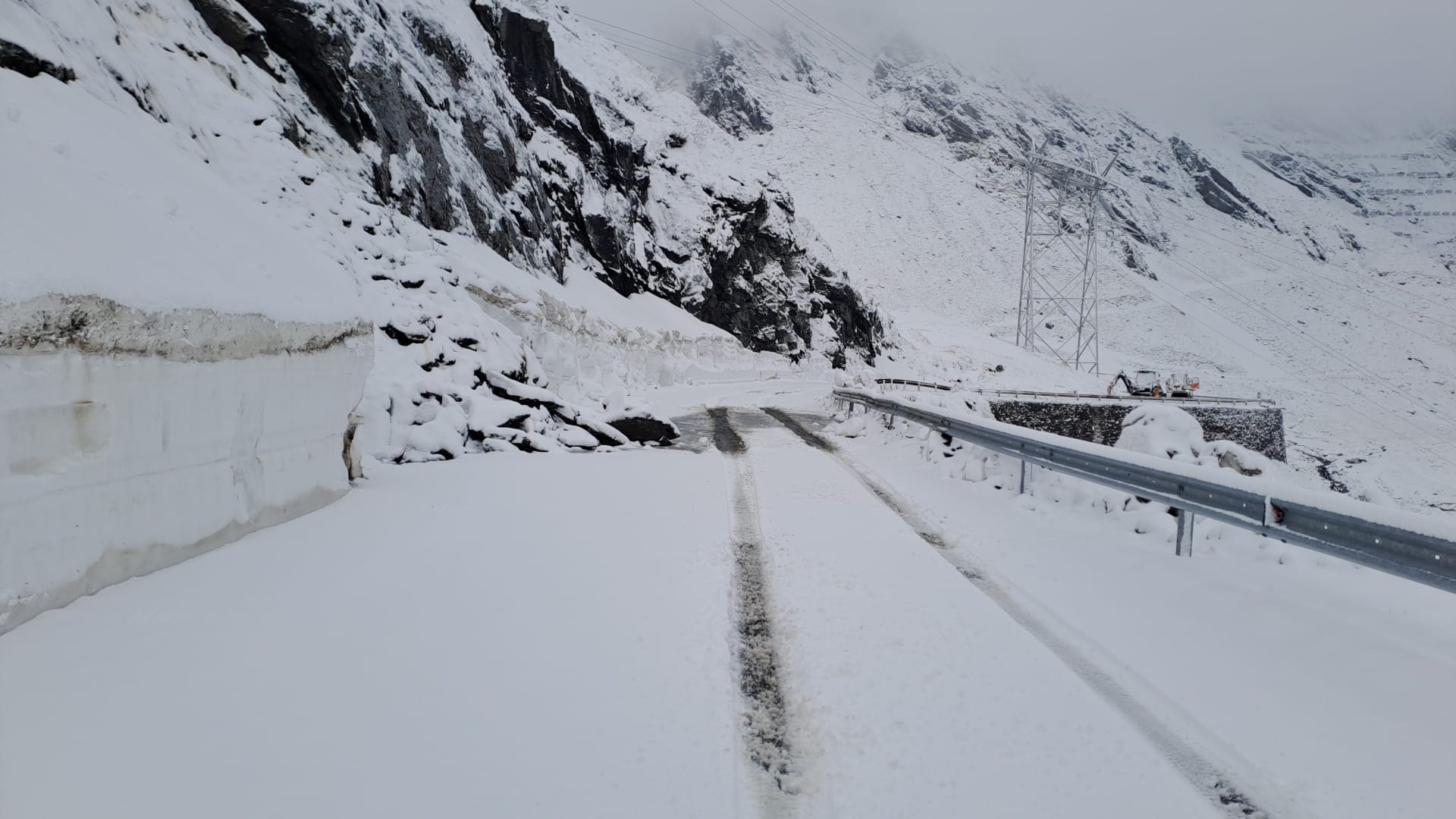 Marile orașe și zonele montane ale României se pregătesc pentru o săptămână ploioasă și vântoasă, conform prognozelor meteo recent actualizate