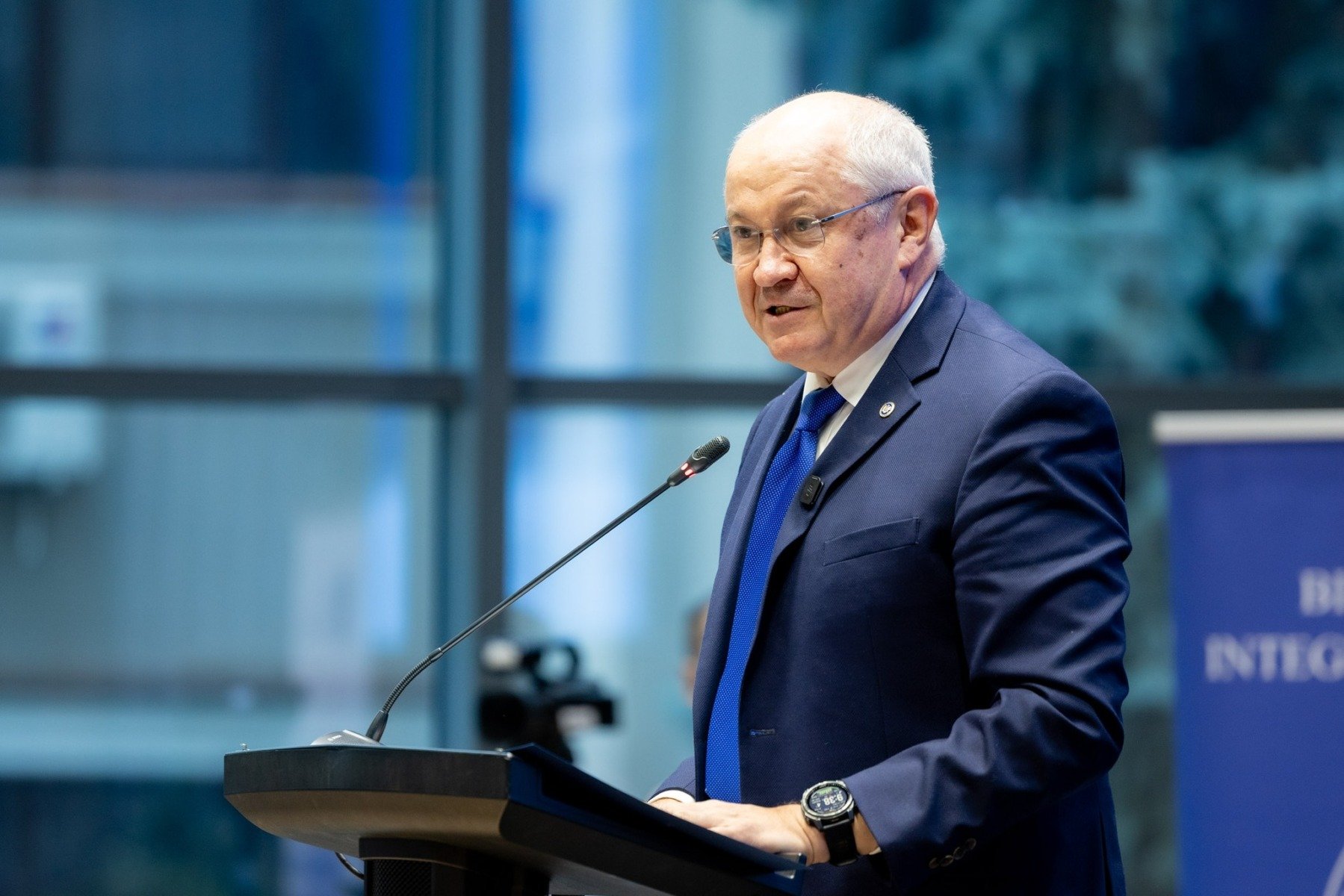 Premierul Republicii Moldova efectuează o vizită oficială la Kiev pentru consolidarea relațiilor bilaterale și solidaritate în contextul războiului din Ucraina Premierul Republicii Moldova, Alexandru Munteanu, a întreprins marți o vizită oficială la Kiev, acțiune simbolică și strategică menită să reaffirmie sprijinul Chișinăului pentru Ucraina în aceste momente tensionate ale conflictului ruso-ucrainean