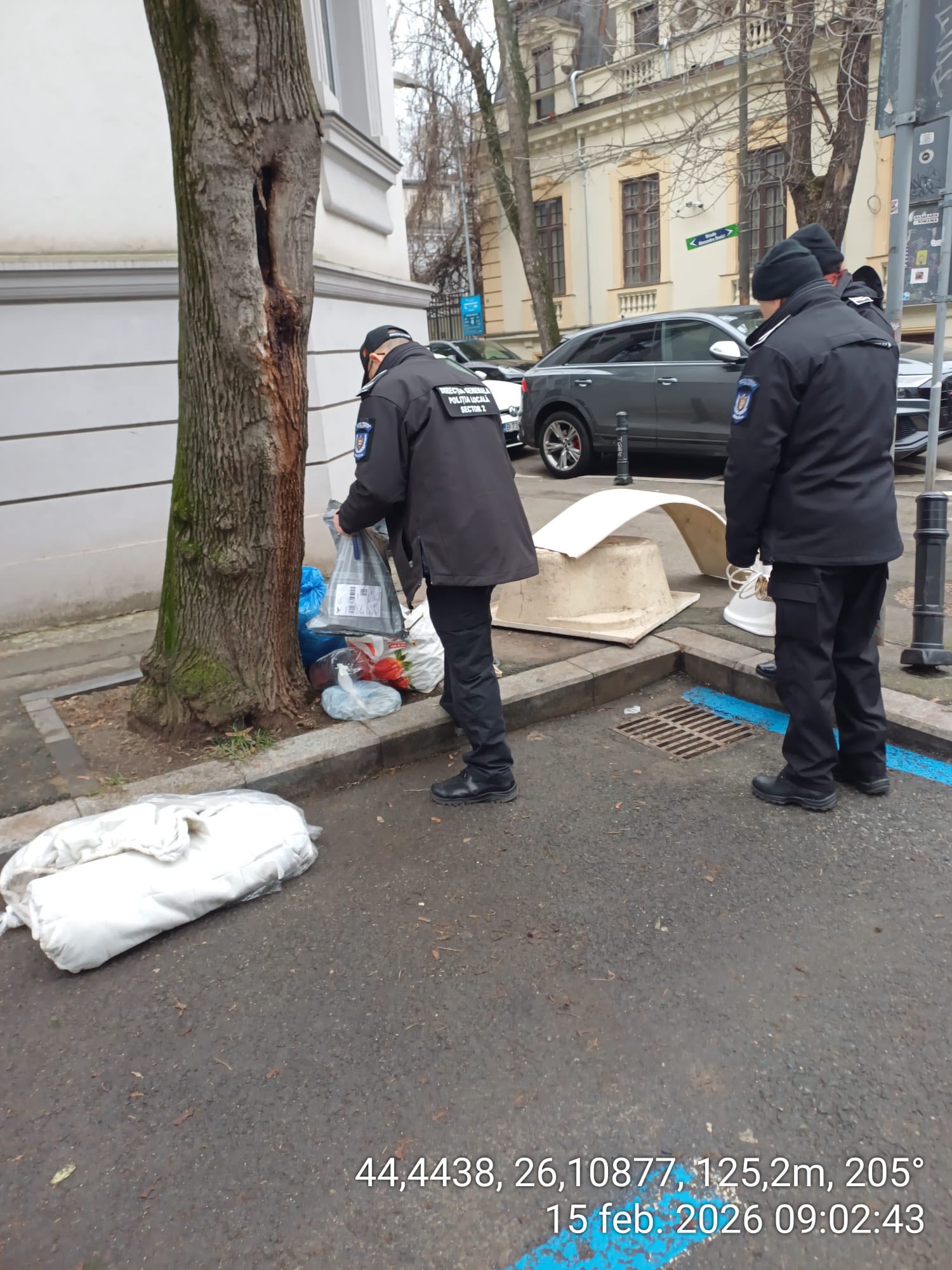 Sancțiuni record pentru abandonul de gunoaie în Sectorul 2: peste 60.000 de euro amendați și mașini confiscate Campania de combatere a depozitării ilegale de deșeuri în Sectorul 2 al Capitalei continuă cu rezultate dure și măsuri ferme