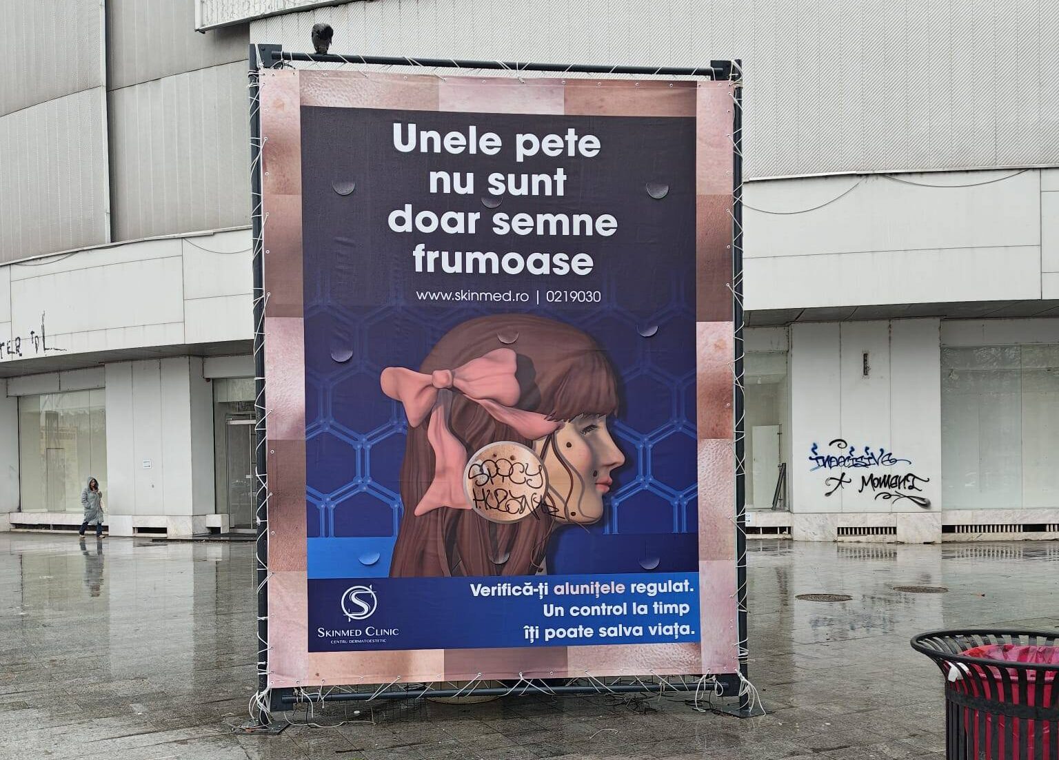 Primăria Generală a Capitalei începe o luptă dură împotriva reclamelor ilegale amplasate pe trotuare, o problemă care a afectat spațiul public timp de ani de zile