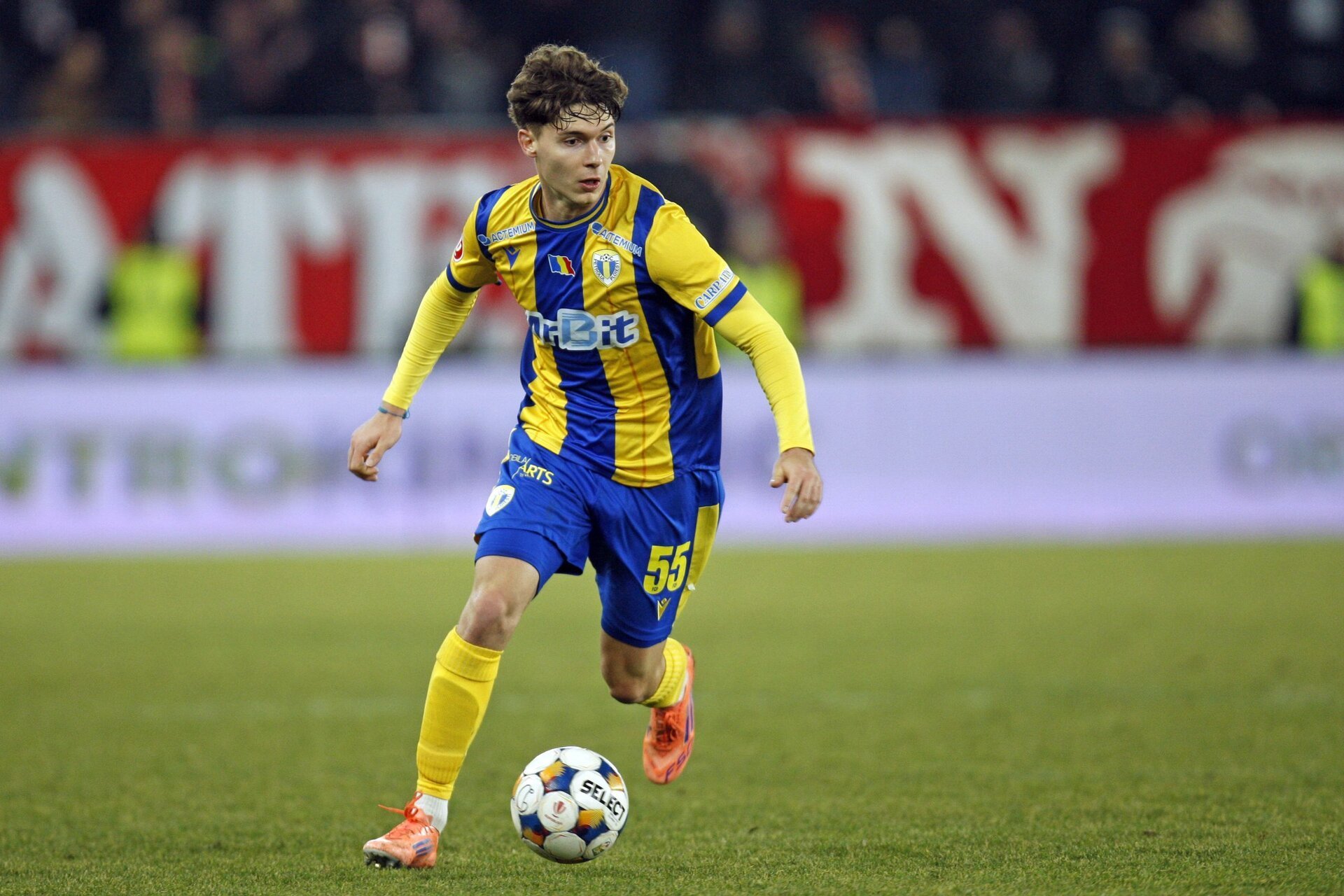 Petrolul Ploiești se pregătește pentru un meci crucial împotriva FC Argeș Petrolul Ploiești va întâlni, vineri, 13 februarie, de la ora 20.00, pe teren propriu, echipa FC Argeș într-un meci care s-ar putea dovedi decisiv pentru soarta ambelor echipe în SuperLiga României