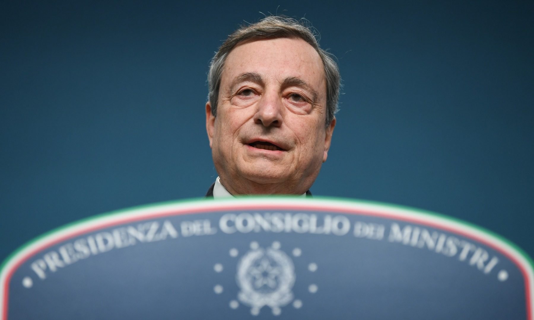 Mario Draghi avertizează: „Ordinea economică mondială este moartă” și pune în gardă față de riscurile unui viitor incert Într-un discurs recent susținut la Universitatea Catholică din Leuven, Belgia, fostul premier italian și președinte al Băncii Centrale Europene, Mario Draghi, a lansat un avertisment extrem de dur despre starea actualului sistem economic global