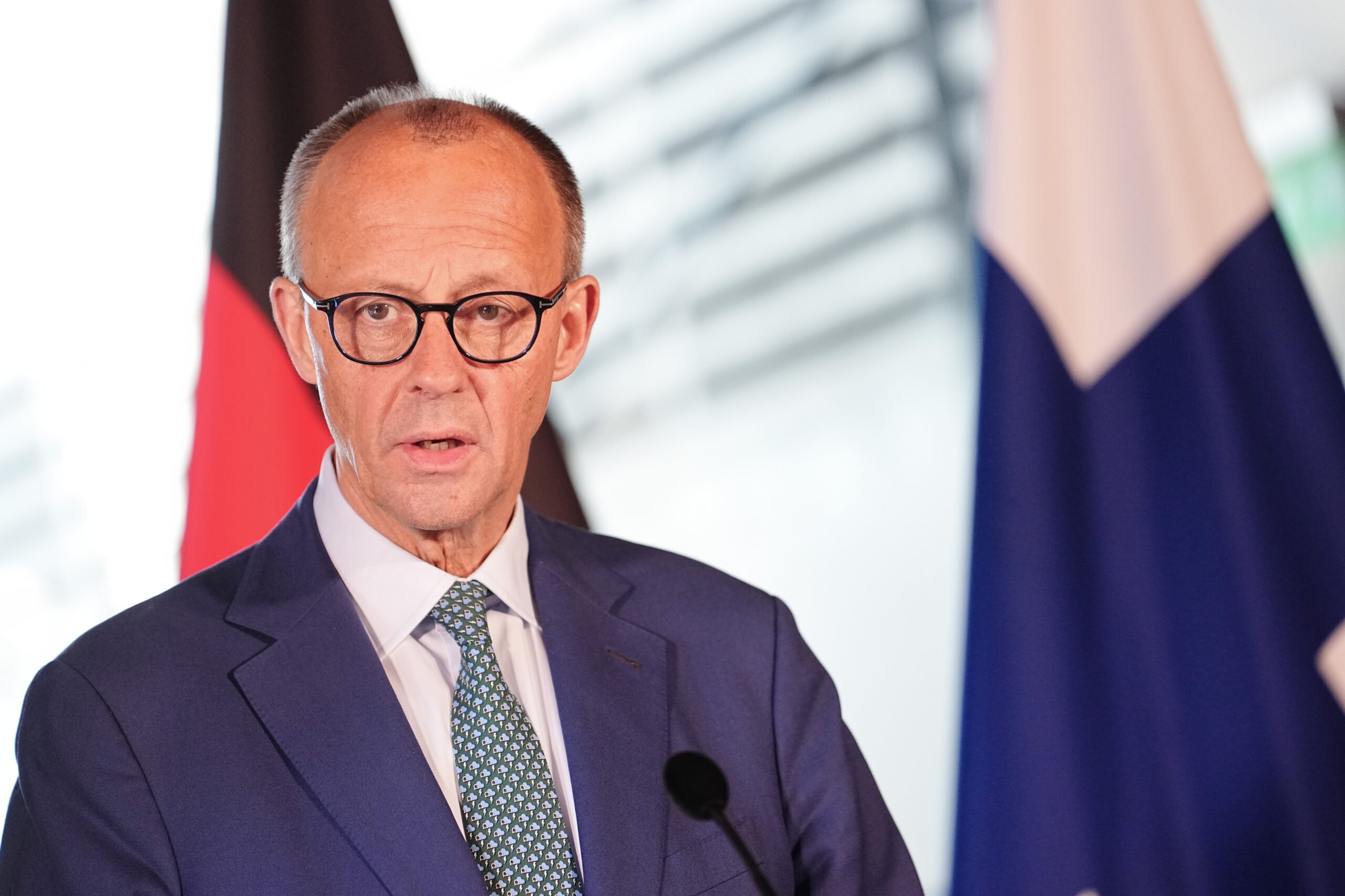 Germania analizează restricții stricte pentru utilizarea rețelelor sociale de către copii, în contextul impactului asupra dezvoltării lor Într-un climat european în care preocuparea pentru bunăstarea copilului devine tot mai acută, Germania avansează ideea unor limite clare pentru timpul petrecut de minori în fața ecranelor