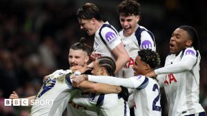 Tottenham și Manchester City se împărtășesc la egalitate, United triumfă dramatic