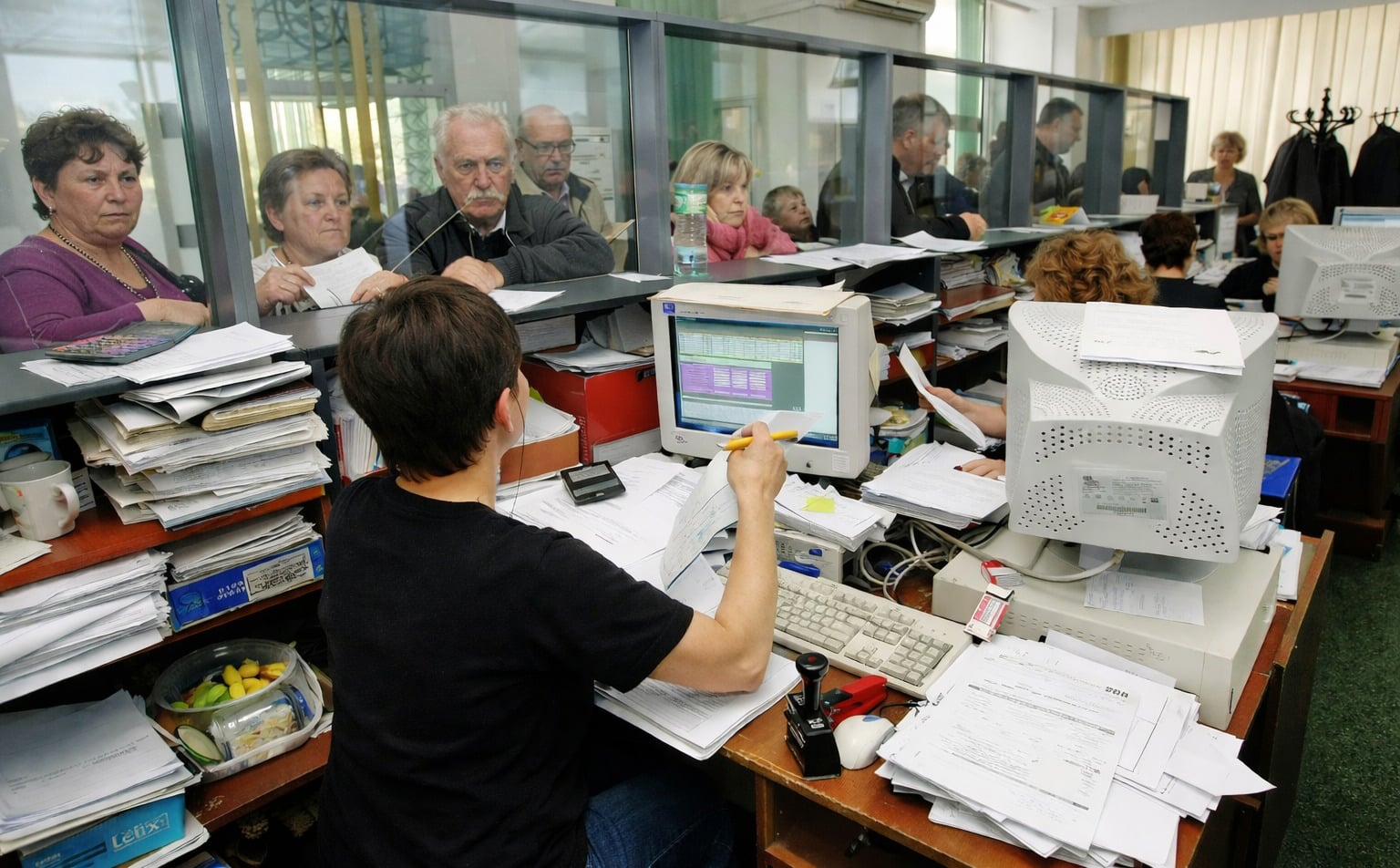 Inteligența artificială în administrația publică globală: un ritm de adopție accelerat, dar cu diferențe semnificative Într-o lume în care tehnologia avansează într-un ritm frenetic, guvernele lumii caută să integreze inteligența artificială în mod tot mai strâns în serviciile publice
