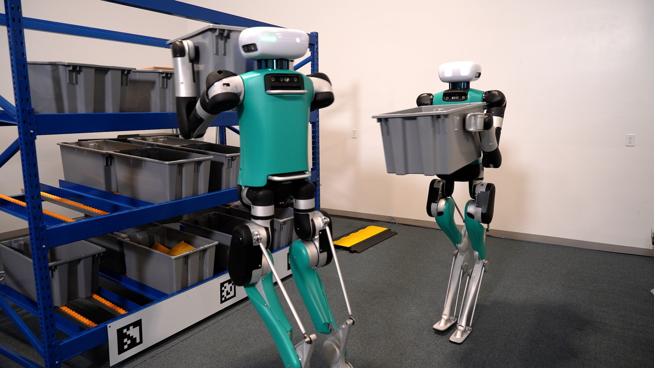 Bateriile solide, soluția pentru autonomia roboților umanoizi: o revoluție în așteptare Robotică și inteligență artificială au transformat rapid conceptul de humanoid, de la simple prototipuri de laborator la echipamente care încep să-și găsească loc în fabrici, depozite și domenii de servicii