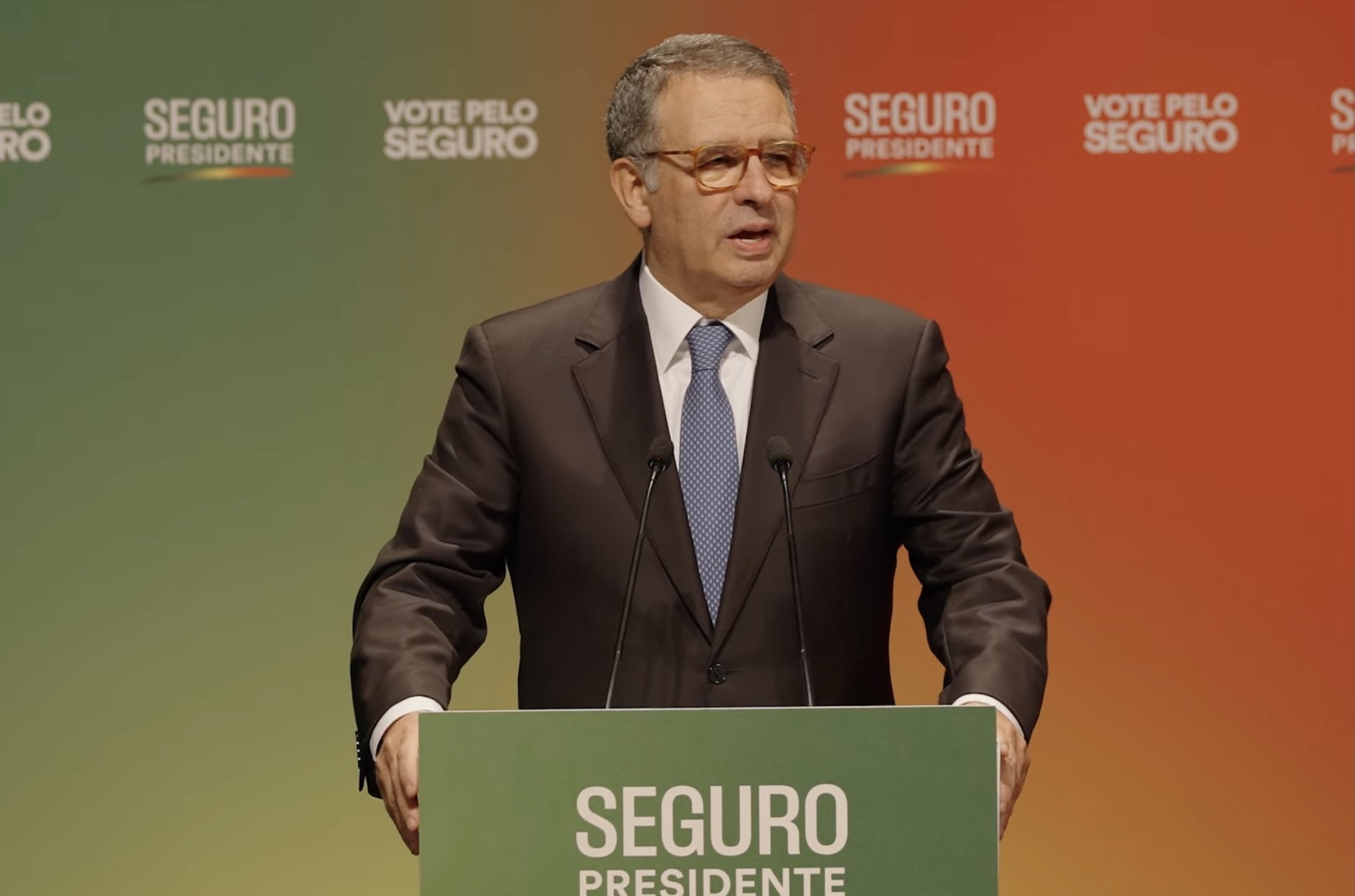 Portugală la răscruce: alegeri prezidențiale decisive în contextul unor provocări majore Duminică dimineața a debutat al doilea tur al alegerilor prezidențiale din Portugalia, într-un climat politic tensionat și marcat de o campanie electorală intens perturbată de intemperiile recente care au lovit țara