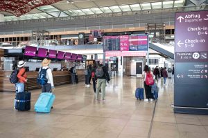 Avioane blocate la Berlin din cauza fenomenului „black ice”, zeci de zboruri anulate