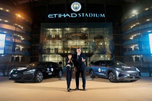 BYD încheie un parteneriat strategic cu Manchester City