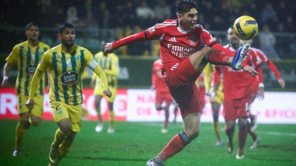 Benfica cedează în fața lui Tondela, rămânând fără victorie în campionat Benfica a înregistrat duminică seara al șaptelea său meci de egalitate în actuala ediție a I Liga portugheză, terminând 0-0 împotriva lui Tondela, în cadrul etapei a 20-a