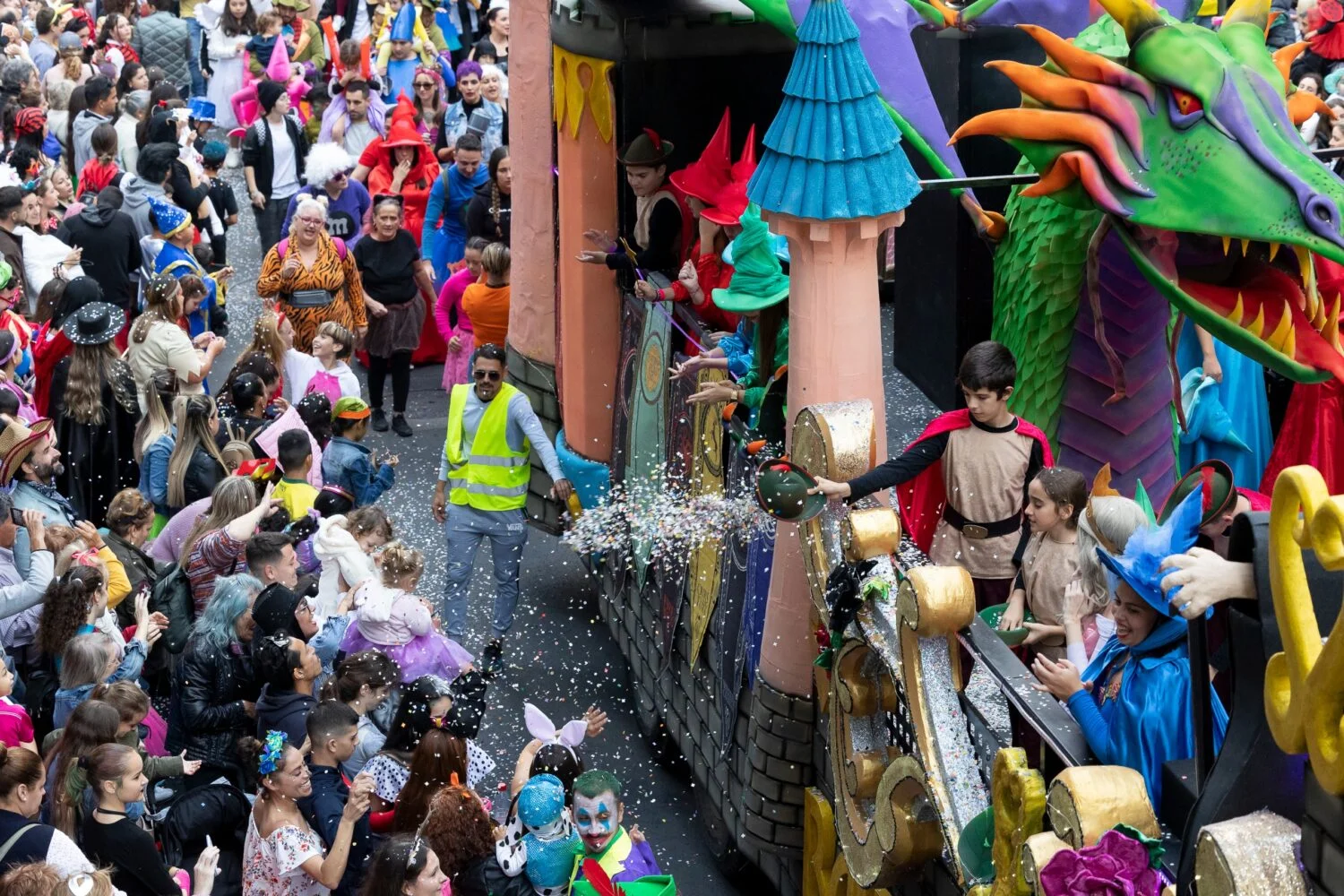 Cabalgata Infantil va anima orașul Las Palmas marți, 17 februarie Cabalgata Infantil, parte integrantă a Carnavalului de „Las Vegas”, va desfășura un spectacol colorat și vibrant în Las Palmas de Gran Canaria marți, 17 februarie, începând cu ora 12:00