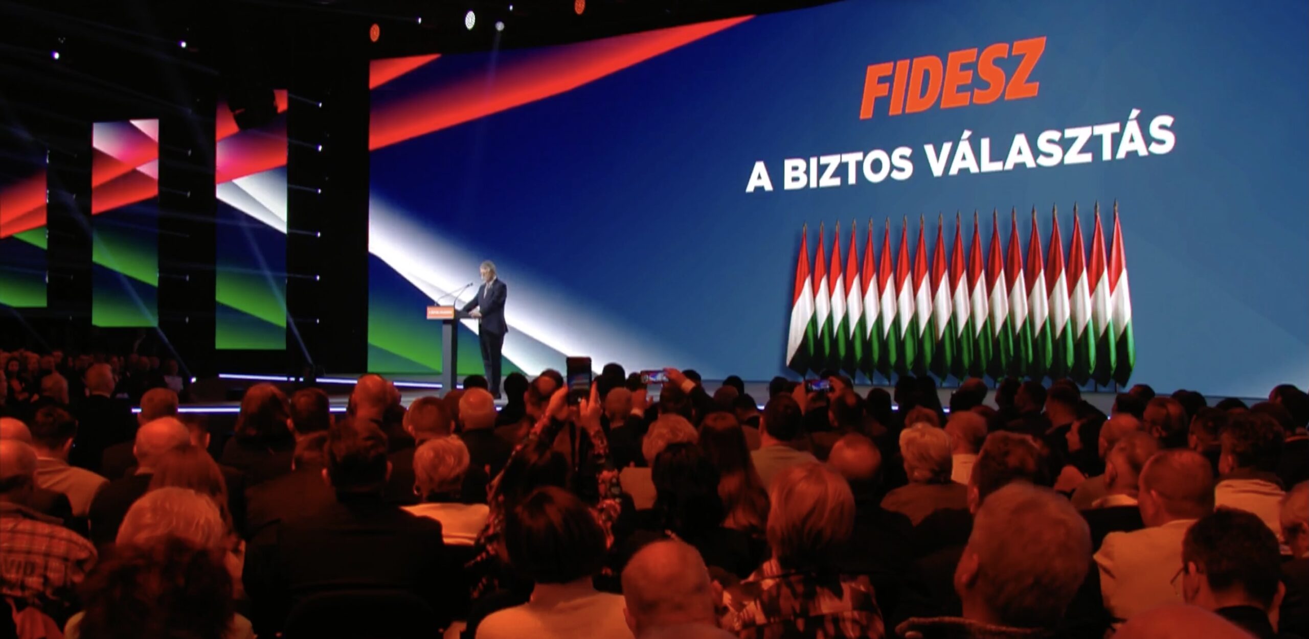 Tineri din Transilvania, implicați activ în campania electorală FIDESZ din Ungaria Un grup de tineri din Transilvania participă activ la campania electorală a partidului FIDESZ în Ungaria, implicare care s-a concretizat prin acțiuni de teren și asistență în colectarea de date, potrivit informațiilor publicate de publicația ungară Telex, care citează un articol din Transtelex, un ziar local cu sediul în Cluj-Napoca