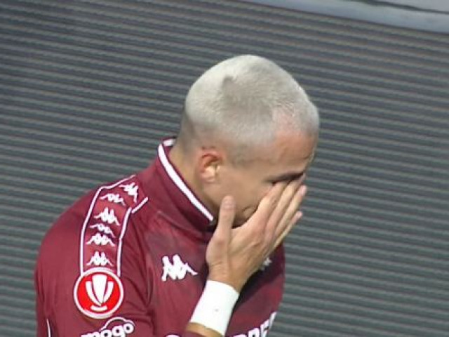 Ce imagini: Cristi Manea a izbucnit în plâns și colegii de la Rapid n-au stat pe gânduri! Reacția lui Cristi Săpunaru