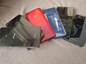 Ghid complet: Transformă telefoanele vechi în camere de supraveghere gratuite