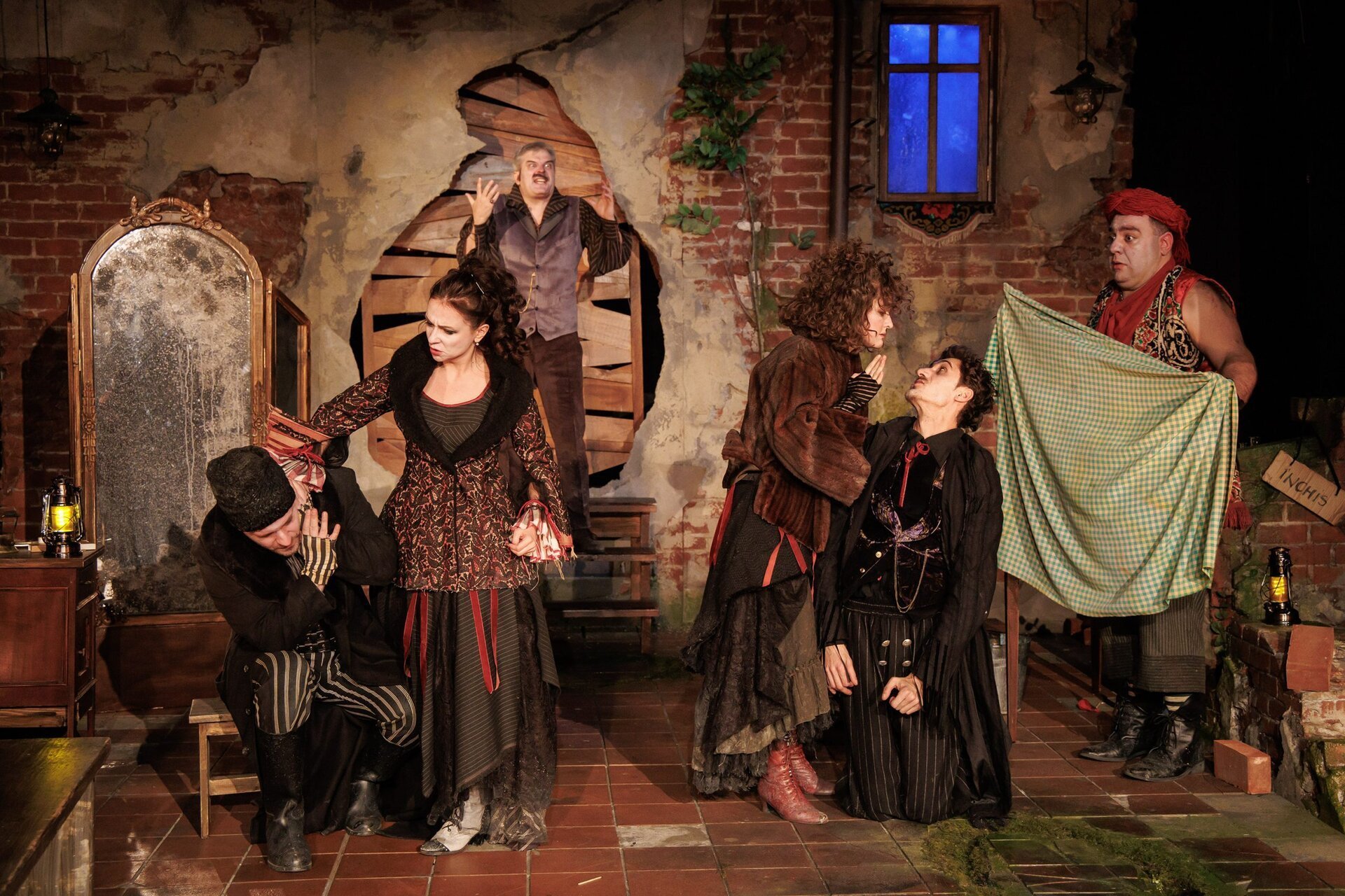 Primăvara teatrală aproape că se anunță cu o renaștere a comediei românești în scena bucureșteană, odată cu reluarea spectacolelor de succes și lansarea unor noi proiecte ce aduc în prim-plan farmecul și spiritul lui I.L