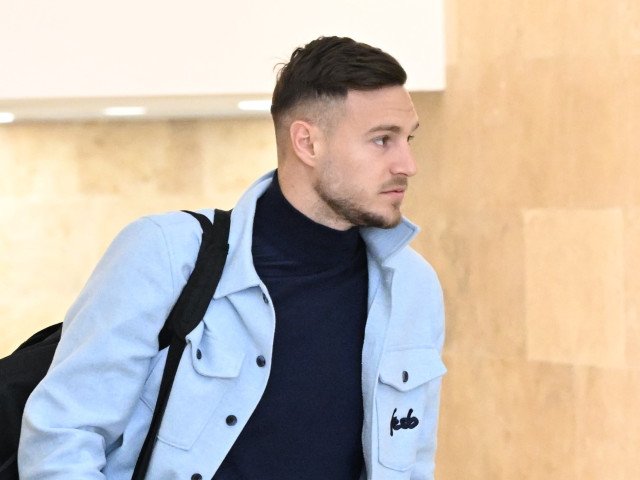 Dennis Politic, o nouă provocare la Hermannstadt Dennis Politic, fostul căpitan al echipei Dinamo, a ales să își continue cariera la Hermannstadt după un scurt și turbulent parcurs la FCSB