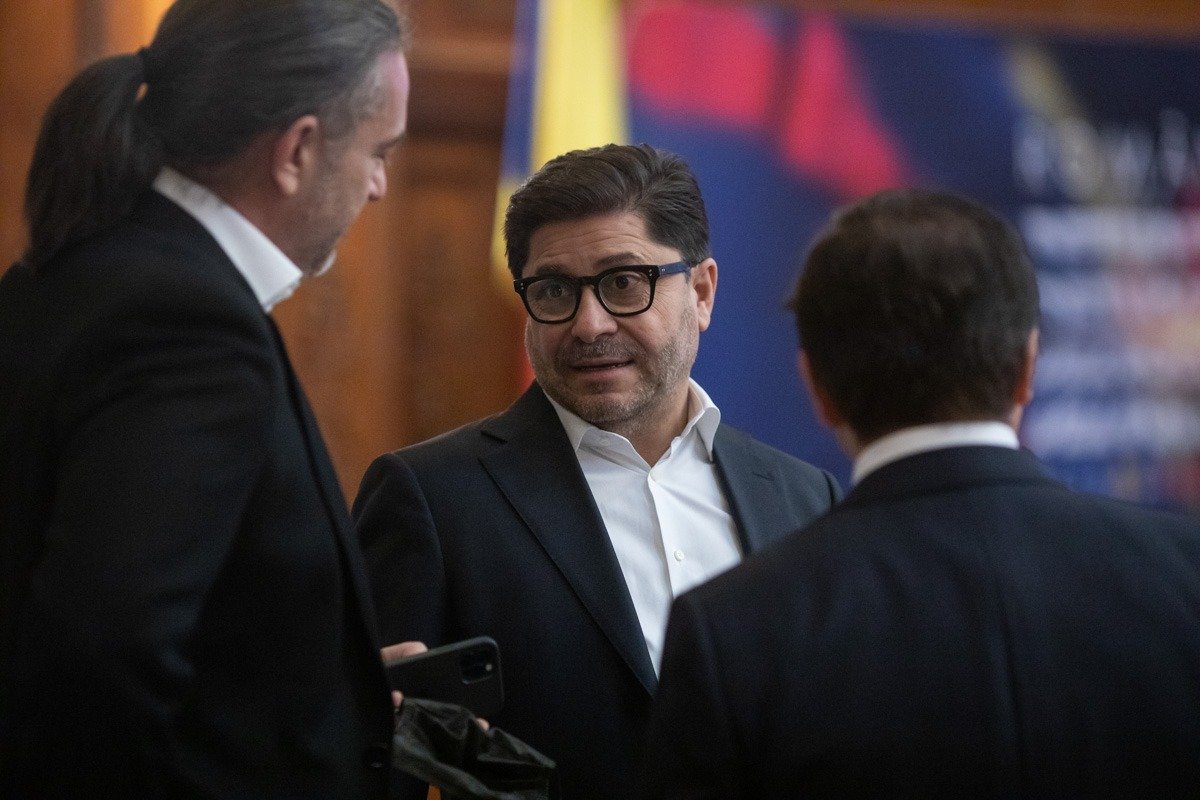 Percheziții cer celebre la Grupul Gramet: procurorii DNA îl vizează pe Gruia Stoica Marți dimineață, în contextul luptei împotriva corupției și a fraudelor economice, procurorii Direcției Naționale Anticorupție (DNA) au declanșat o operațiune cu valențe importante, vizând lideri importanți ai mediului de afaceri din România