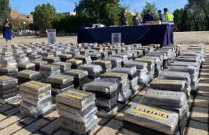 Vameșii francezi au confiscat aproape 137 kg de cocaină ascunse într-un camion din Spania