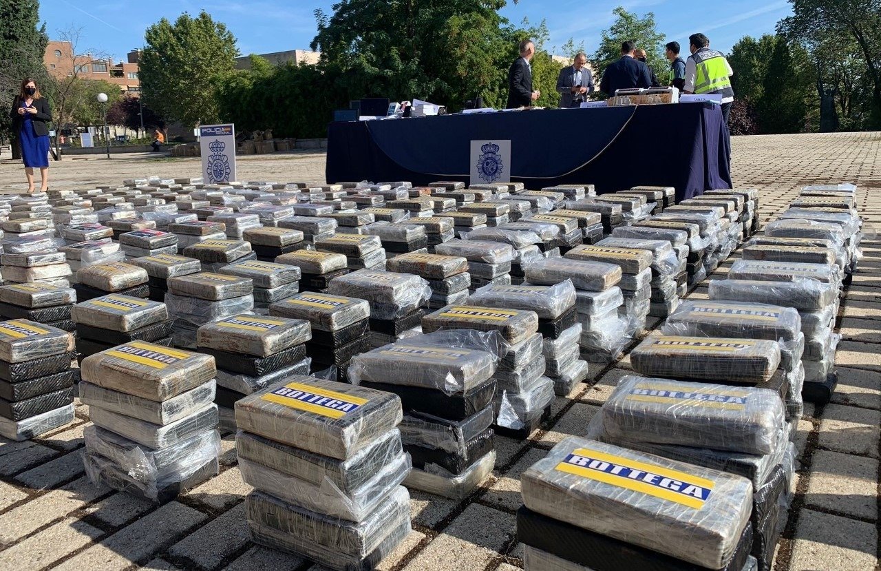 Gol de cocaină în Sud-Vestul Franței: 137 de kilograme confiscate de autorități Autoritățile vamale franceze au reușit să confiste, în cursul zilei de miercuri, cantitatea impresionantă de aproape 137 de kilograme de cocaină, ascunse într-un camion provenit din Spania