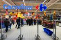 Frații Pavăl (Dedeman) urmează să cumpere rețeaua de hipermarketuri Carrefour România de la francezi. Prețul discutat oficial