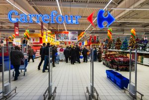 Frații Pavăl, acționari Dedeman, în negocieri pentru Carrefour România