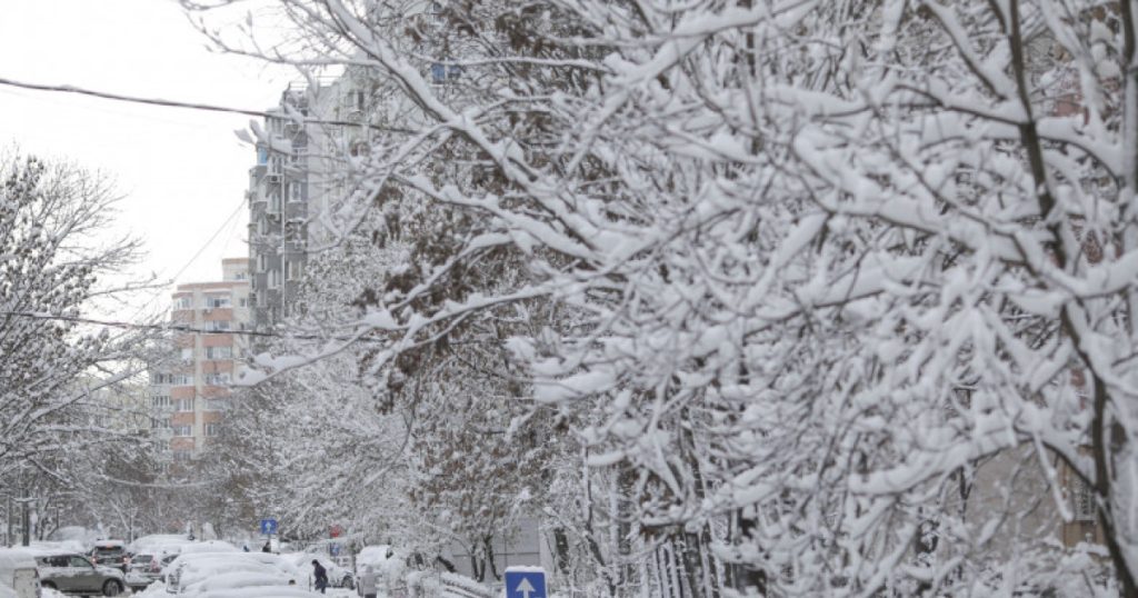 Gerul se întoarce: ANM anunță două zile cu ninsori, polei și vânt. Când revenim la temperaturile de primăvară