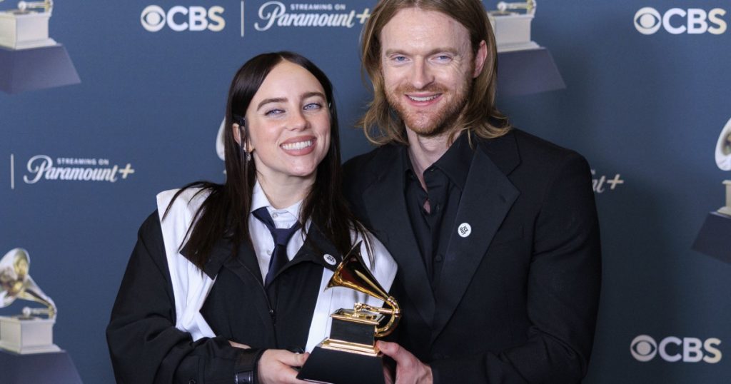 GRAMMY 2026: Billie Eilish câștigă cu „Wildflower” și cu discursul despre abuzurile ICE. „Nimeni nu este ilegal pe un teritoriu furat”