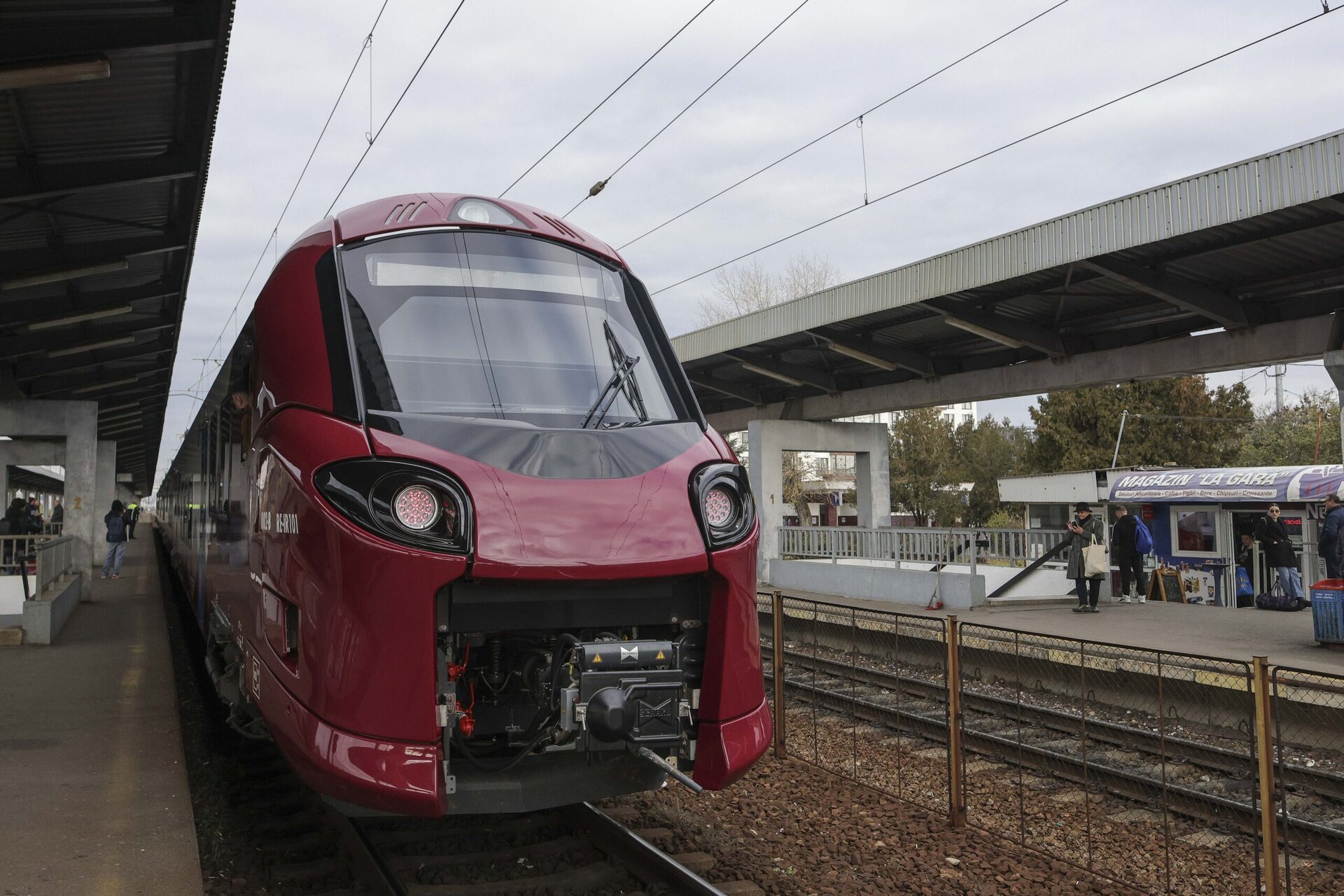 Din 1 martie, CFR Călători a început să pună în circulație două trenuri InterRegio echipate cu rame Alstom Coradia, o mișcare menită să îmbunătățească conexiunile între București și vestul țării