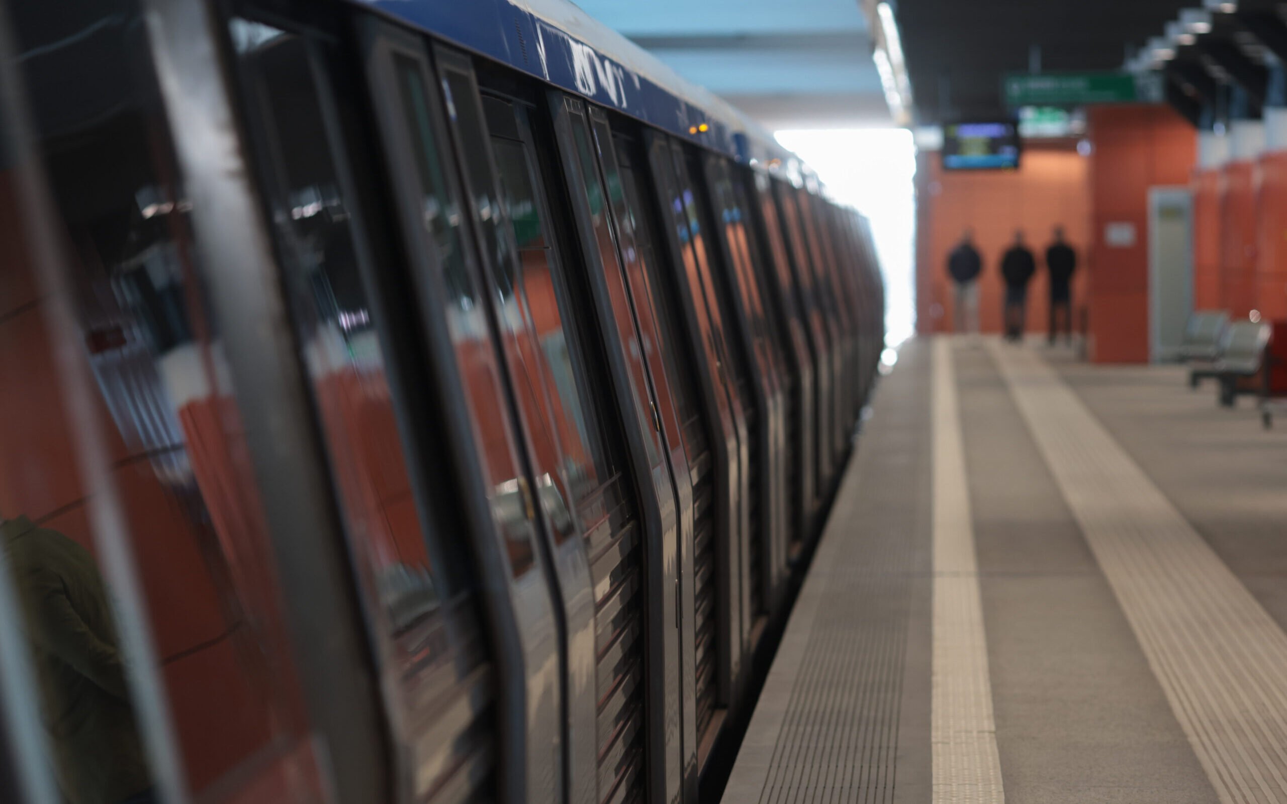 Metrorex intenționează să extindă rețeaua de metrou din zona București Vest, prin dezvoltarea Magistralei M3, într-un efort de a îmbunătăți conexiunile urbane și de a reduce traficul rutier în sud-vestul Capitalei